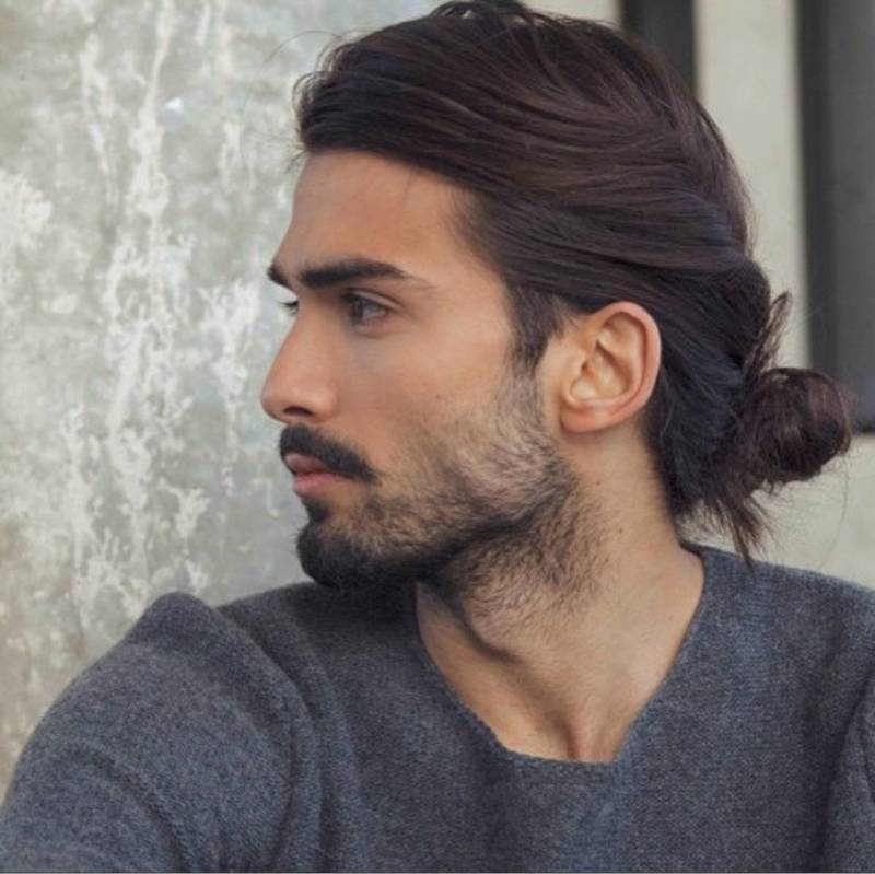 Мужские стрижки с длинными волосами 2024 (92 фото) - модные молодежные прически на бок, с челкой, выбритыми висками