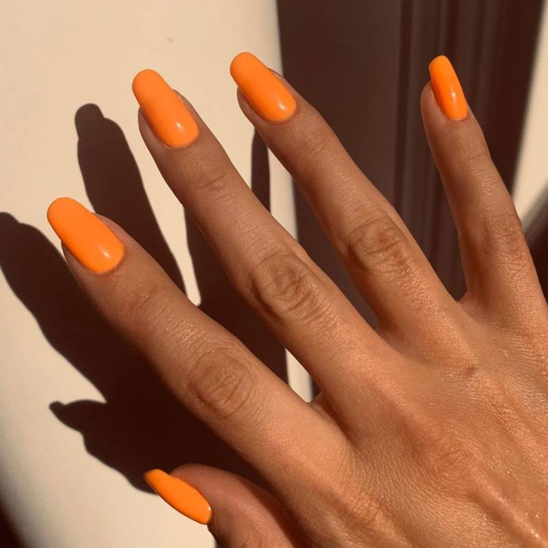 Оранжевый маникюр 2024 (149 фото): модные тенденции маникюра с дизайном в оранжевых тонах на короткие и длинные ногти
