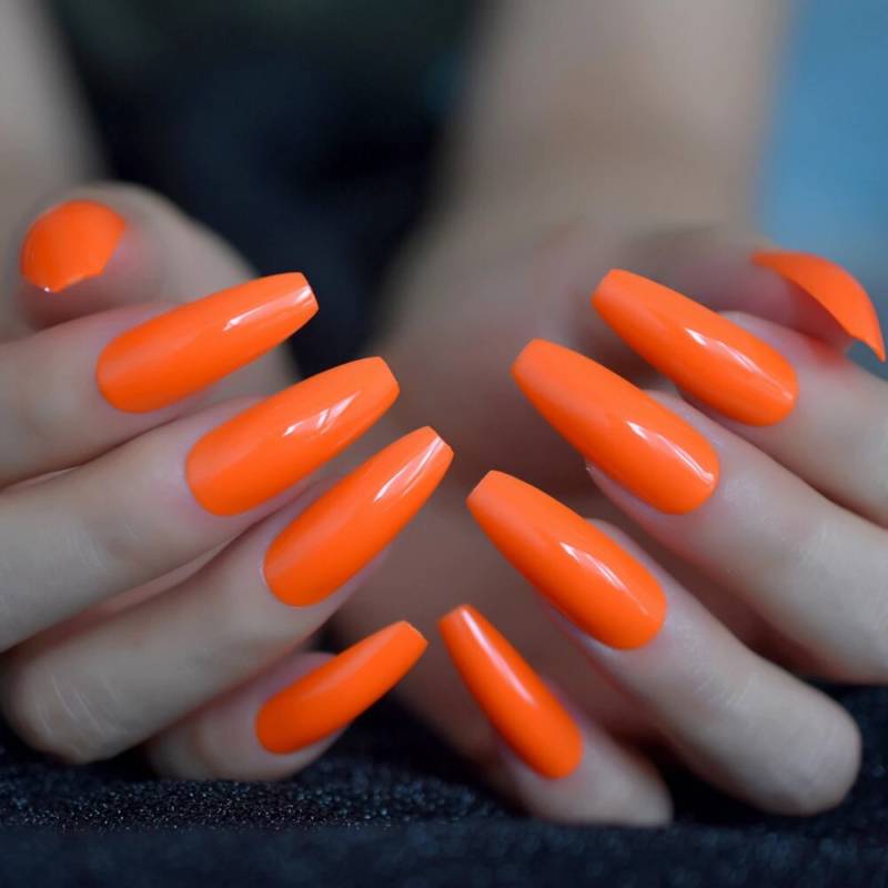 Оранжевый маникюр 2024 (149 фото): модные тенденции маникюра с дизайном в оранжевых тонах на короткие и длинные ногти