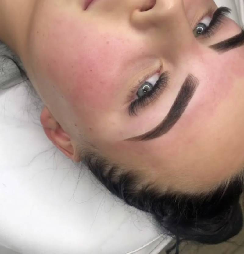 Пудровые брови (84 фото) - техника перманентного макияжа, заживления после процедуры пудрового напыления бровей