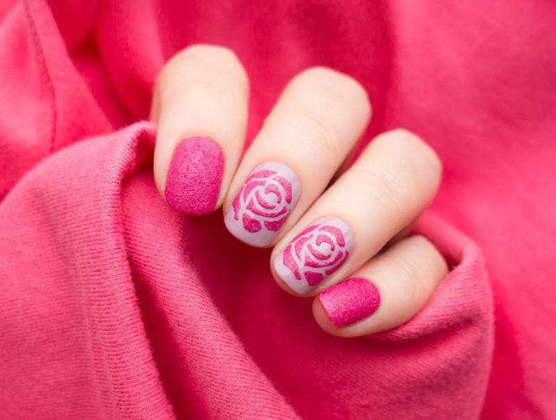 Розовый маникюр 2024 - фото новинки и модных тенденций дизайна нежного и ярко розового маникюра на короткие и длинные ногти
