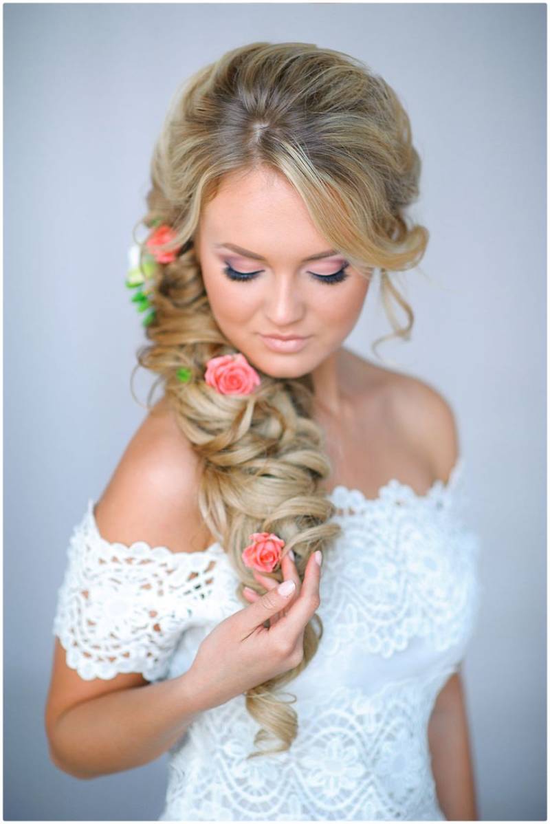 Свадебные прически на длинные волосы 2024 - фото красивых причесок для невесты с фатой и без фаты, собранные пучки и локоны
