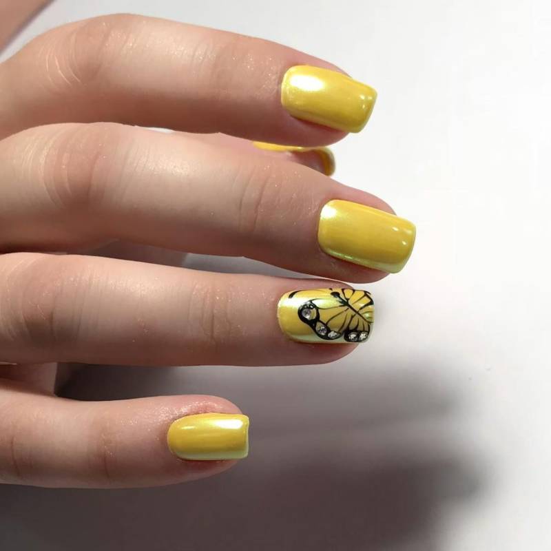 Желтый маникюр с втиркой 2024 - фото новинки и модные тенденции желтого маникюра со втиркой на короткие и длинные, квадратные и миндальные ногти