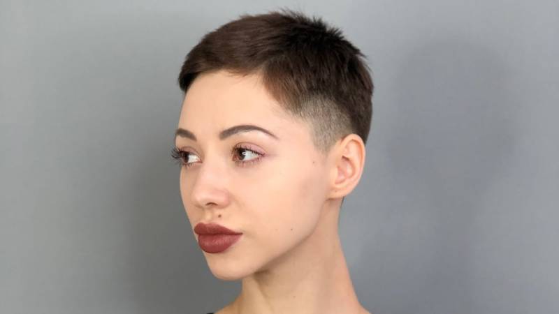 Женская стрижка ежик (64 фото) - виды, технология выполнения стрижки на короткие волосы, с челкой, удлиненный вариант